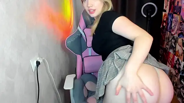 Snapshot of NicoleRiccii chatting on 06/11/26, 04:16 NicoleRiccii online show from 06/11/26, 04:16