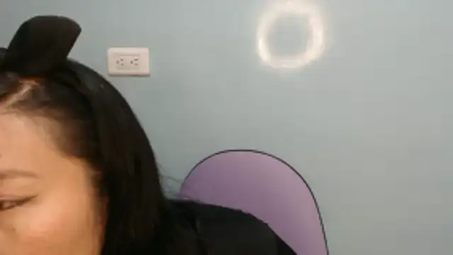 Snapshot of lunna_07 chatting on 10/23/25, 01:43 lunna 07 online show from 10/23/25, 01:43