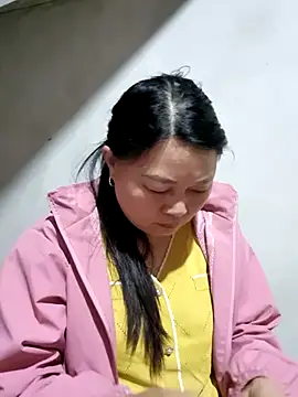 yoowwmr online show from 11/14/25, 11:24