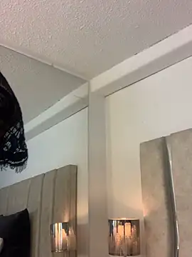 Snapshot of CamiJone chatting on 12/22/25, 11:46 CamiJone online show from 12/22/25, 11:46