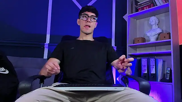 etham wolf  online show from 10/08/25, 04:15