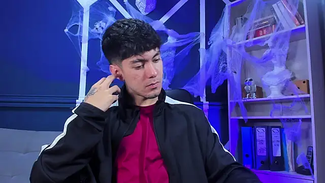 etham wolf  online show from 11/06/25, 01:23