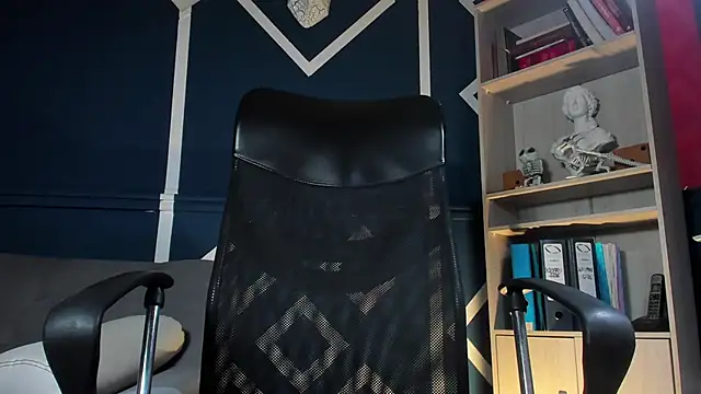 etham wolf  online show from 11/08/25, 11:10