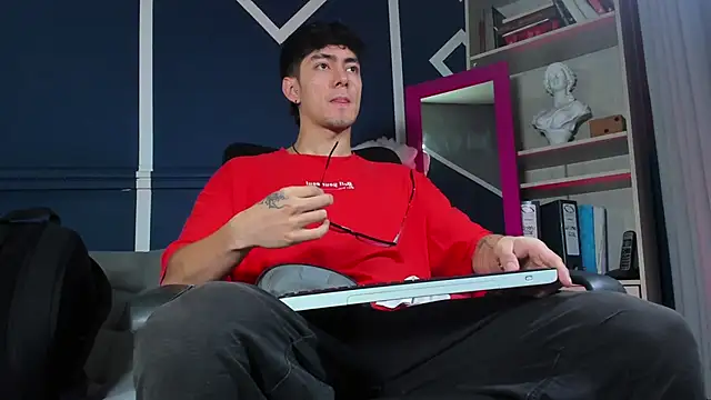 etham wolf  online show from 11/29/25, 11:24