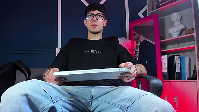 etham wolf  online show from 12/01/25, 03:50