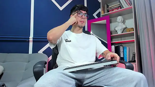 etham wolf  online show from 12/04/25, 01:53