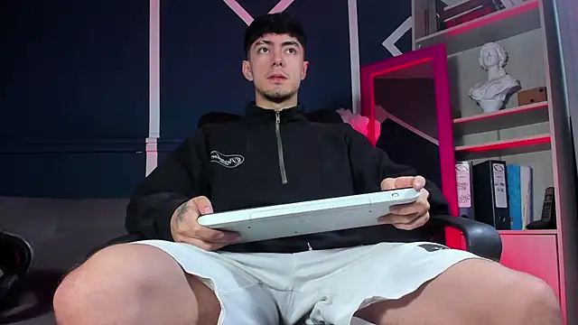 etham wolf  online show from 12/05/25, 11:52