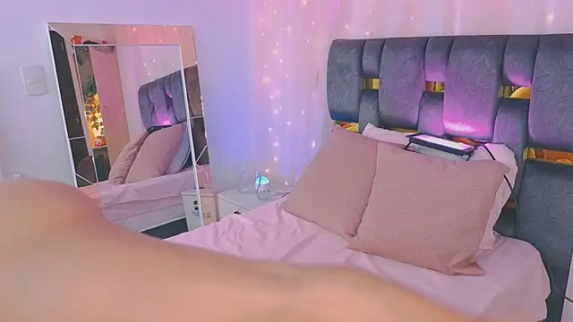 anitaglow online show from 11/12/25, 10:52