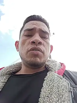 Snapshot of Andreshot911 chatting on 11/08/25, 06:29 Andreshot911 online show from 11/08/25, 06:29