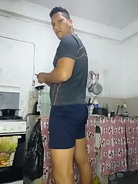 Snapshot of Tom_Hardy11 chatting on 02/19/26, 08:32 Tom Hardy11 online show from 02/19/26, 08:32