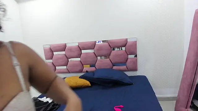 MiiaSmith   online show from 11/18/25, 09:19