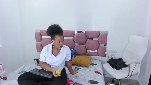 MiiaSmith   online show from 11/24/25, 08:52