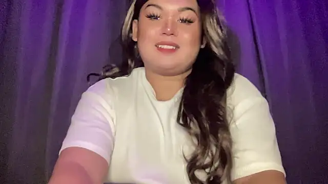 Snapshot of RedHead_Thalia chatting on 10/17/25, 04:53 RedHead Thalia online show from 10/17/25, 04:53