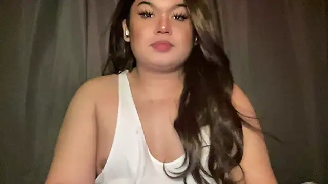 Snapshot of RedHead_Thalia chatting on 02/15/26, 06:26 RedHead Thalia online show from 02/15/26, 06:26