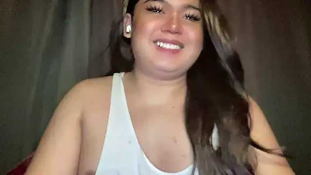 Snapshot of RedHead_Thalia chatting on 02/19/26, 05:42 RedHead Thalia online show from 02/19/26, 05:42