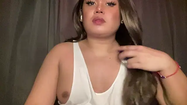 Snapshot of RedHead_Thalia chatting on 04/06/26, 08:32 RedHead Thalia online show from 04/06/26, 08:32