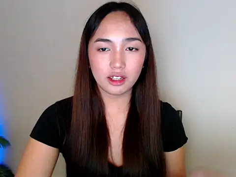 Snapshot of hannah_ley18 chatting on 12/16/25, 04:34 hannah ley18 online show from 12/16/25, 04:34