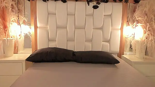 Daphne And Roger online show from 11/07/25, 11:10