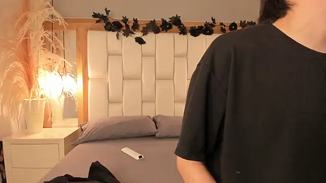 Daphne And Roger online show from 11/20/25, 11:21