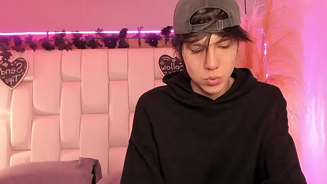 Daphne And Roger online show from 03/05/26, 11:06