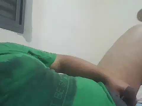 Snapshot of Luised80 chatting on 11/02/25, 07:22 Luised80 online show from 11/02/25, 07:22