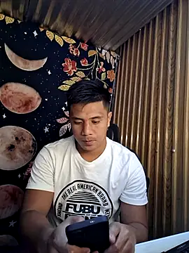 Snapshot of mr_dave chatting on 12/18/25, 01:28 mr dave online show from 12/18/25, 01:28