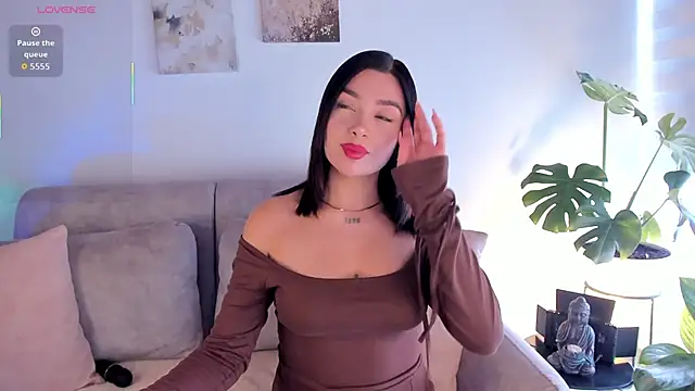 Estrer collins online show from 10/29/25, 08:21