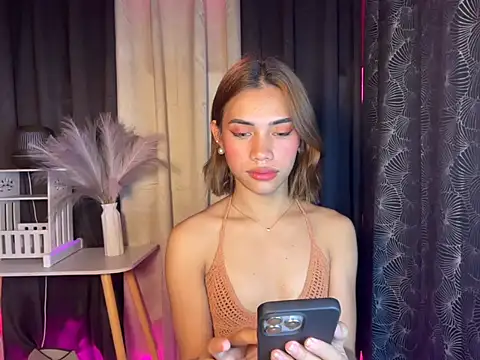 Lovelynikki03 online show from 10/12/25, 05:34