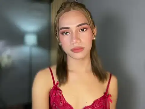 Lovelynikki03 online show from 06/05/26, 03:02