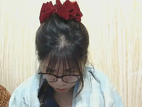 Snapshot of Ori299 chatting on 11/04/25, 02:43 Ori299 online show from 11/04/25, 02:43