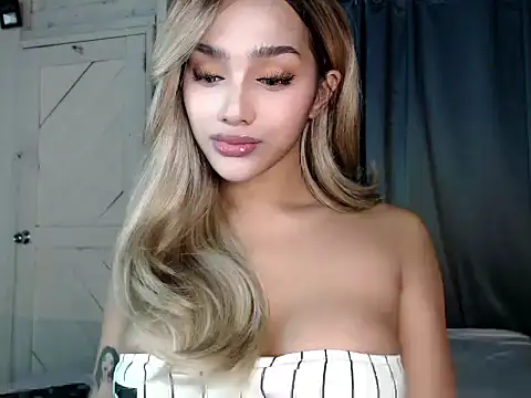 Snapshot of itsmekarinaaa chatting on 02/11/26, 04:23 itsmekarinaaa online show from 02/11/26, 04:23