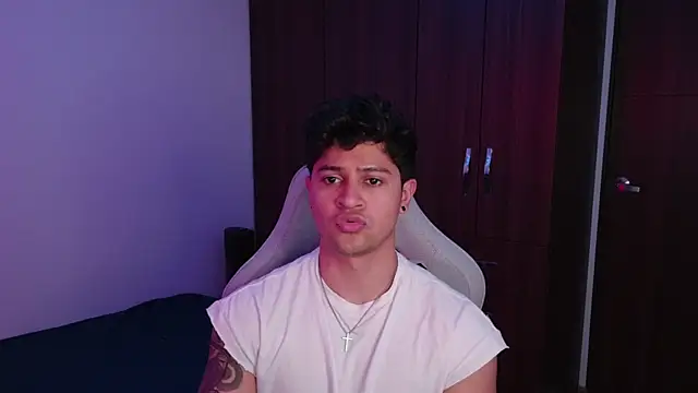 Snapshot of domsantiago_ chatting on 09/26/25, 12:25 domsantiago  online show from 09/26/25, 12:25