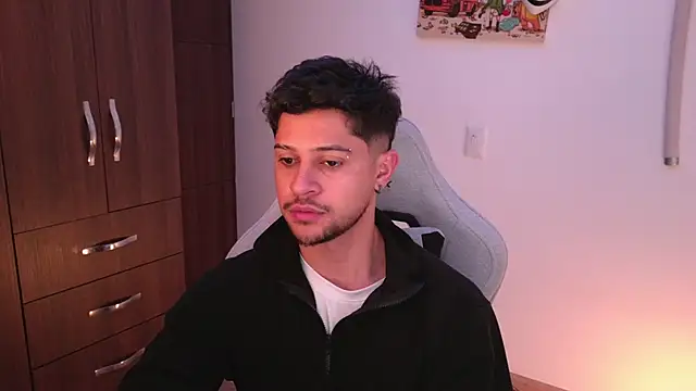 domsantiago  online show from 12/17/25, 01:44