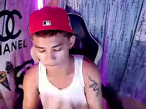 Snapshot of asianhardcock25 chatting on 12/18/25, 11:27 asianhardcock25 online show from 12/18/25, 11:27