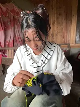 Snapshot of isaaa5 chatting on 10/24/25, 08:55 isaaa5 online show from 10/24/25, 08:55