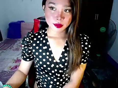 Urassiansweetcummer online show from 10/27/25, 01:42