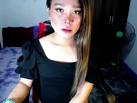 Urassiansweetcummer online show from 11/13/25, 02:10