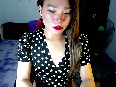 Urassiansweetcummer online show from 11/24/25, 02:11