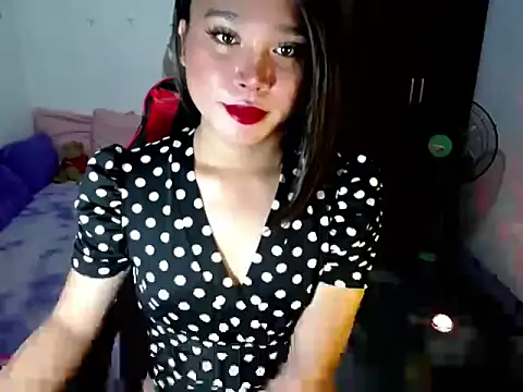 Urassiansweetcummer online show from 06/15/26, 01:41