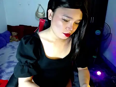 Urassiansweetcummer online show from 06/24/26, 02:43