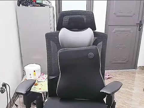 Shulee21 online show from 09/30/25, 01:54