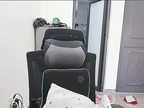 Shulee21 online show from 10/03/25, 01:57