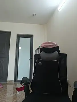 Shulee21 online show from 10/09/25, 01:47