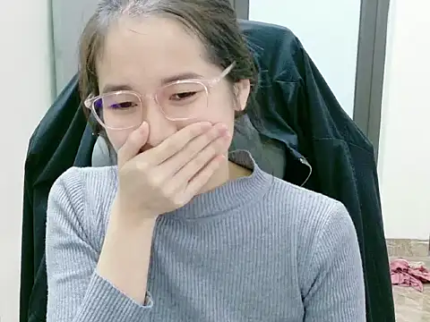 Shulee21 online show from 12/18/25, 03:01