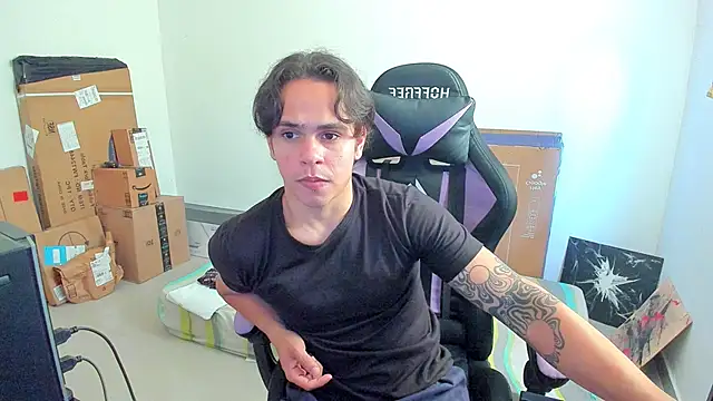 Snapshot of Maximiliano_scoott__ chatting on 10/28/25, 06:21 Maximiliano scoott online show from 10/28/25, 06:21