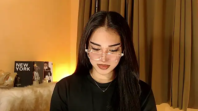 Snapshot of magnificent_kitana chatting on 10/13/25, 06:02 magnificent kitana online show from 10/13/25, 06:02