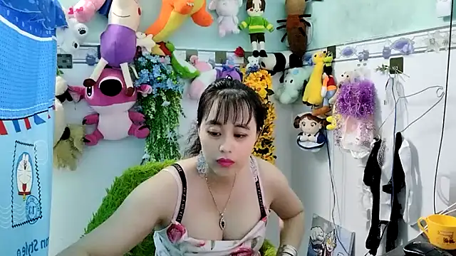 emgaixinhngoan online show from 10/30/25, 02:35