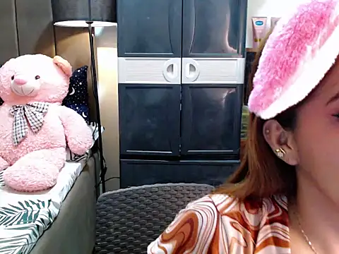 urswtasian chesca online show from 11/26/25, 02:40