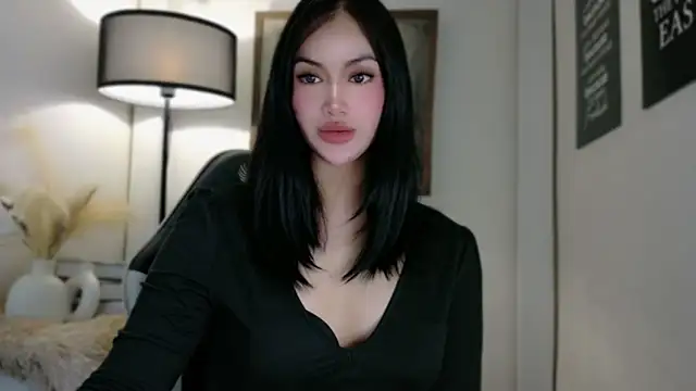 Snapshot of anna_lala7 chatting on 10/31/25, 02:01 anna lala7 online show from 10/31/25, 02:01