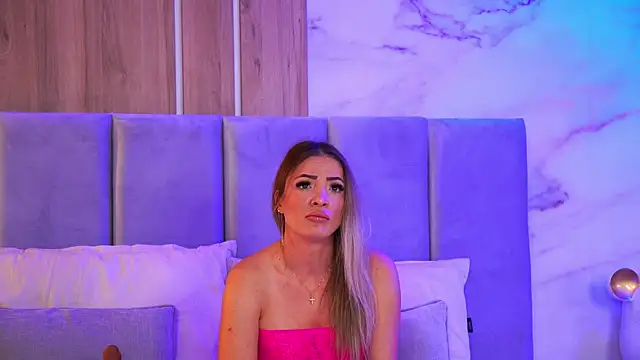 Izabellle02 online show from 11/19/25, 07:19